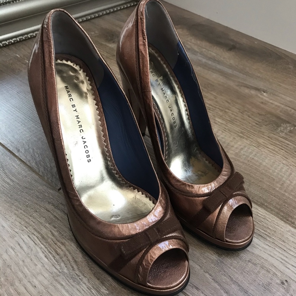 Marc by Marc Jacobs peep toe bow heel